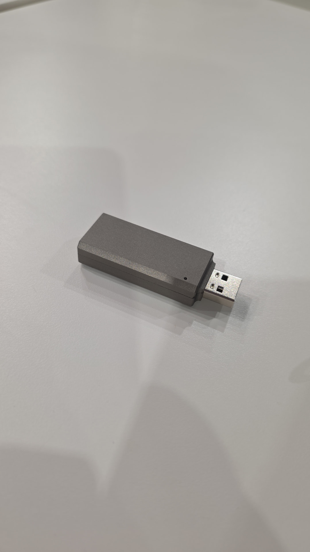 iQrypto QRNG demonstrator: a compact USB-A stick housing a CMOS-native quantum entropy source.